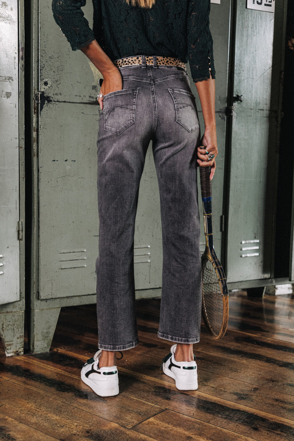 jean gris vintage avec des dechirures