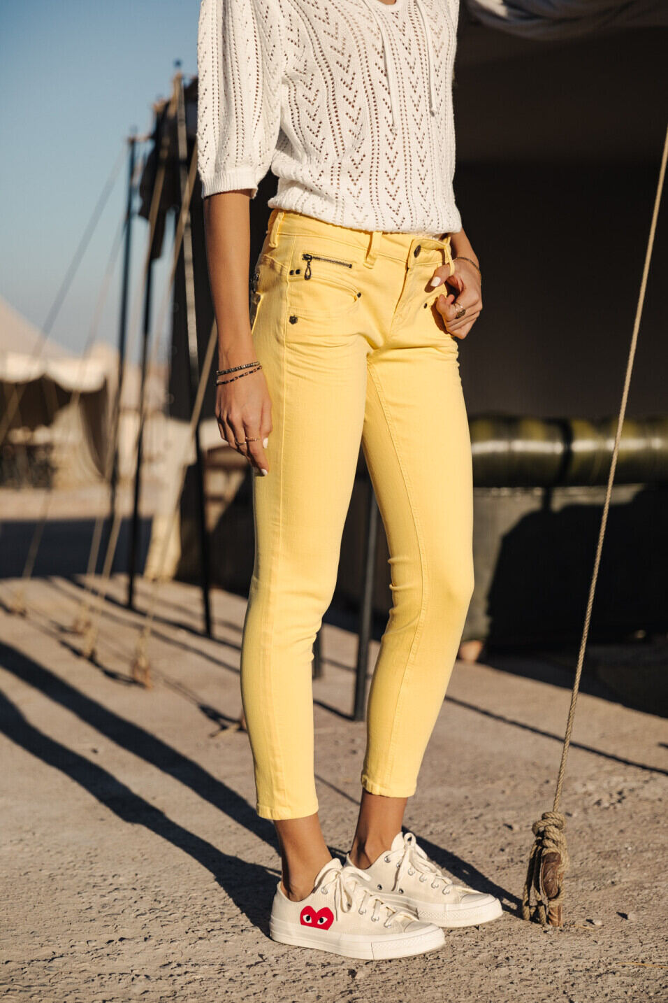 Pantalón de color Woman Alexa Cropped New Magic Color Banana cream | Freeman T. Porter