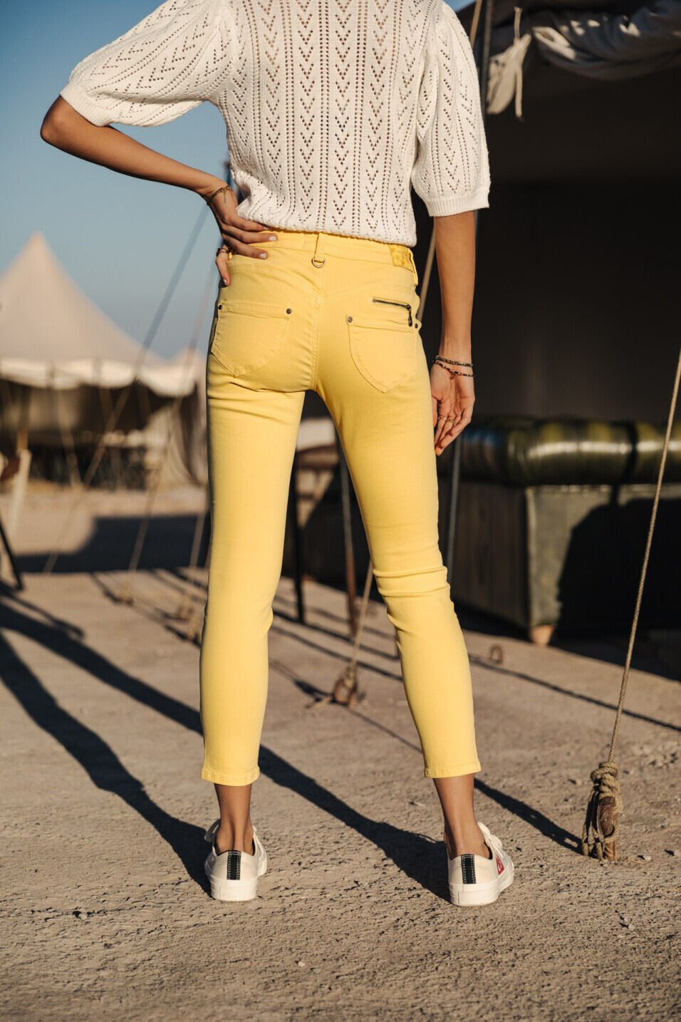 Pantalón de color Woman Alexa Cropped New Magic Color Banana cream | Freeman T. Porter