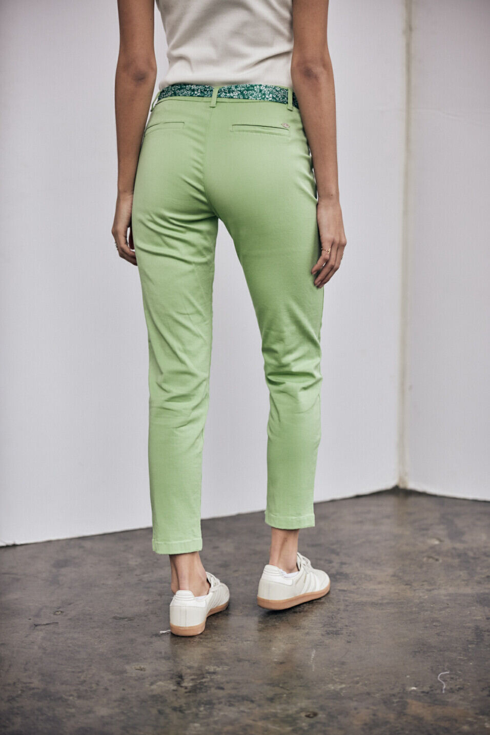 Chino pants Woman Claudia Felicita Quiet green | Freeman T. Porter