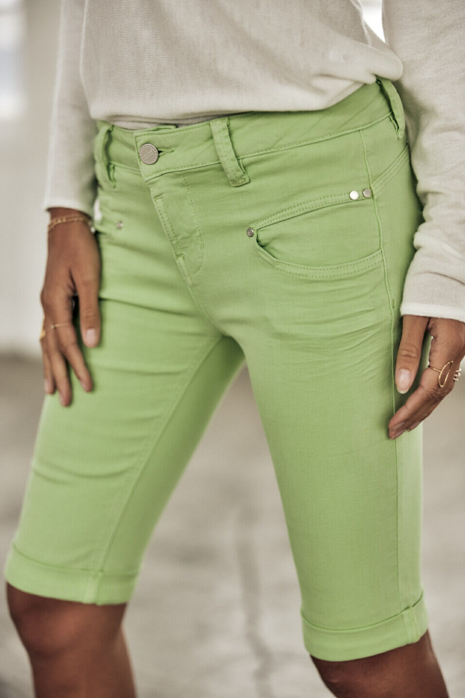 Slim-fit Bermuda Woman Belixa New Magic Color Quiet green | Freeman T. Porter