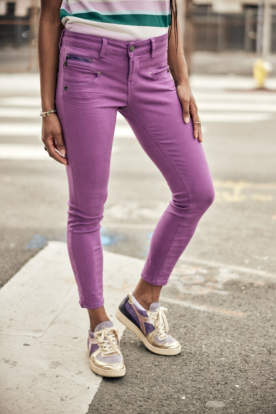 Colored pants Woman Alexa Cropped New Magic Color Dewberry | Freeman T. Porter